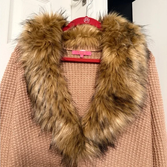 Lilly Pulitzer Camel Cardigan with Faux Fur Trim - Picture 5 of 8